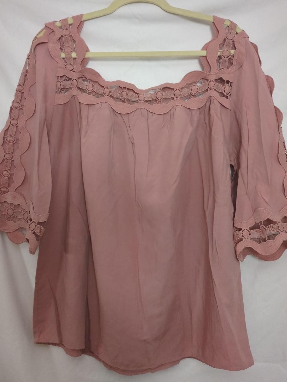 Women’s Pink Lace-Trim Off-Shoulder Top